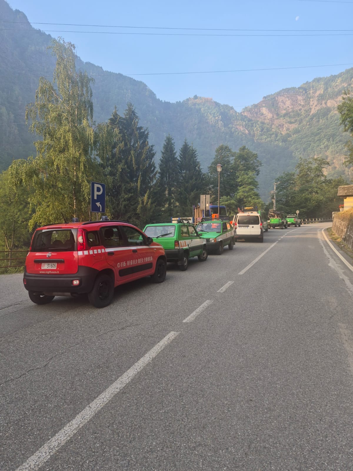 Incendi in Valsesia- la situazione è difficile. Il fuoco si avvicina alle case.Il nostro caposqu.jpg