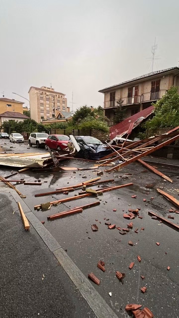 Cronaca Meteo 15 luglio - Forti temporali con grandine fino a 6-7 centimetri di diametro su alcune zone del Piemonte; aggiornamenti