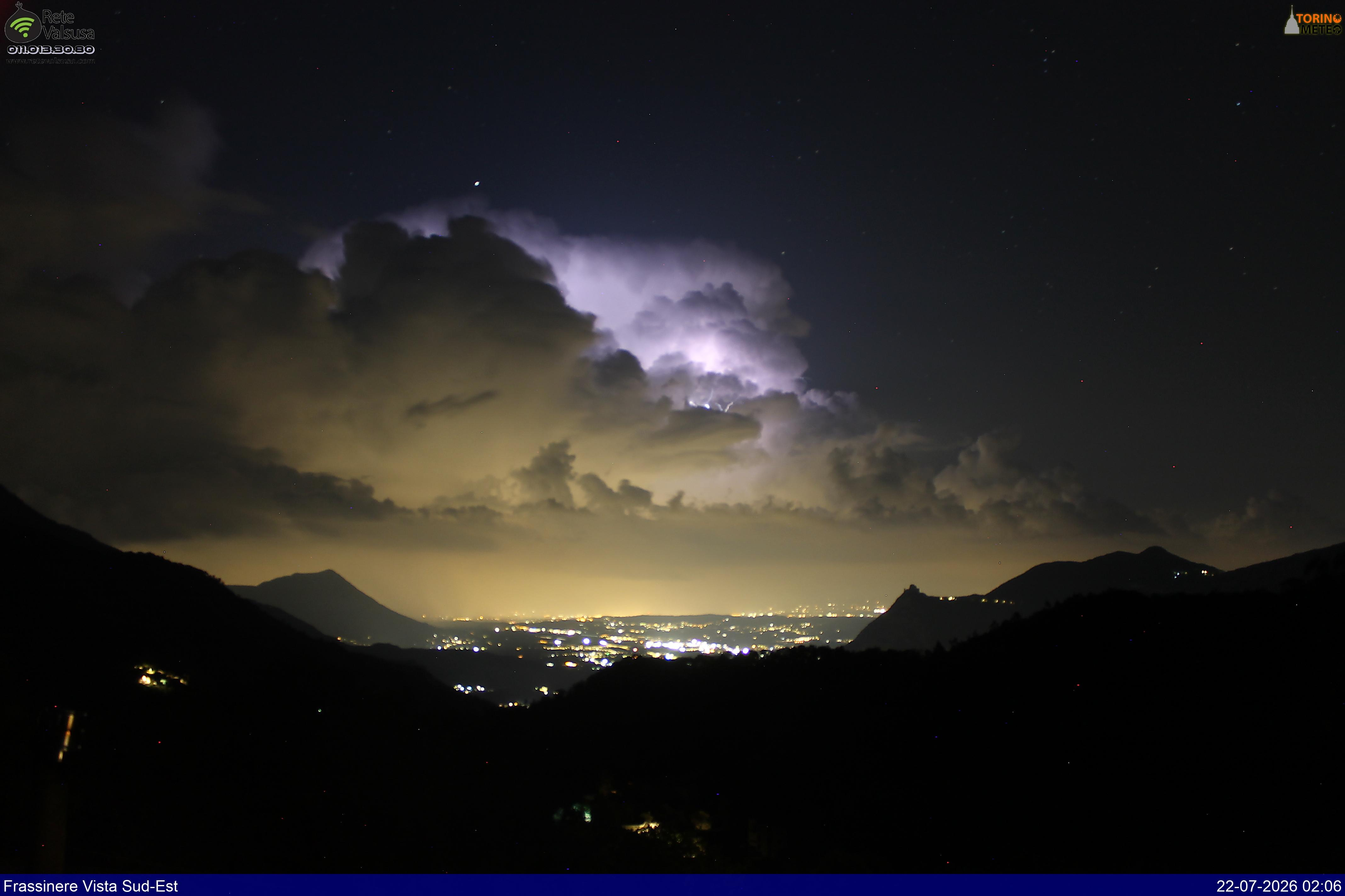 Forti temporali notturni mercoledì 22 luglio in alcune zone del Piemonte, anche a Torino; i dettagli (foto e video)