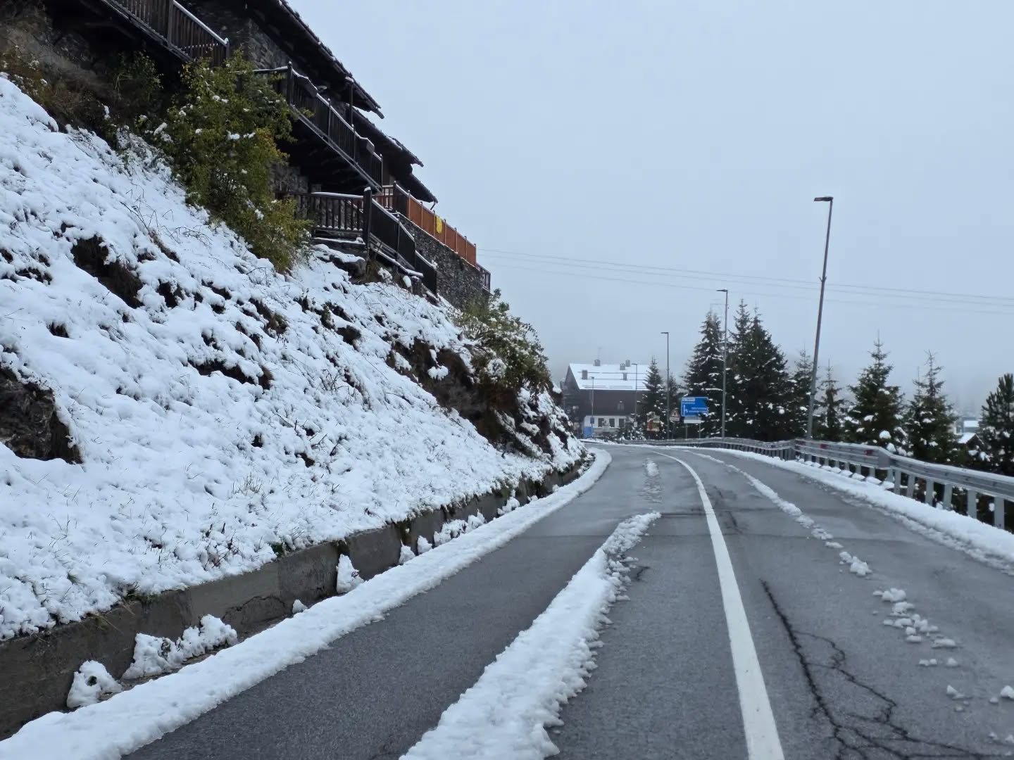 La prima neve di stagione sulle Alpi, ma anche disagi per temporali e nubifragi in pianura; cronaca (FOTO e VIDEO)